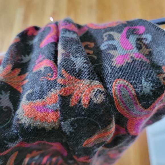 SCARF - Picture 3 of 3